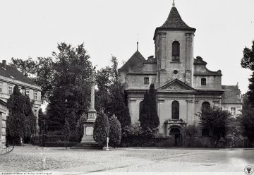 Zbór i pomnik poległych