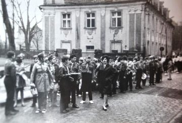 Zbiórka harcerska przy dawnym kościele Pedagogium