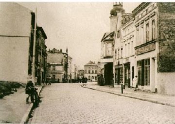 Wjazd na rynek ulicą Sikorskiego