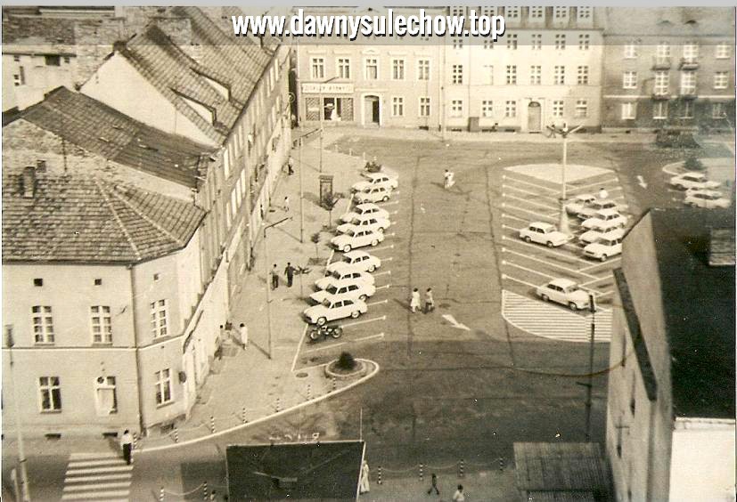 Widok na plac ratuszowy z wieży kościelnej